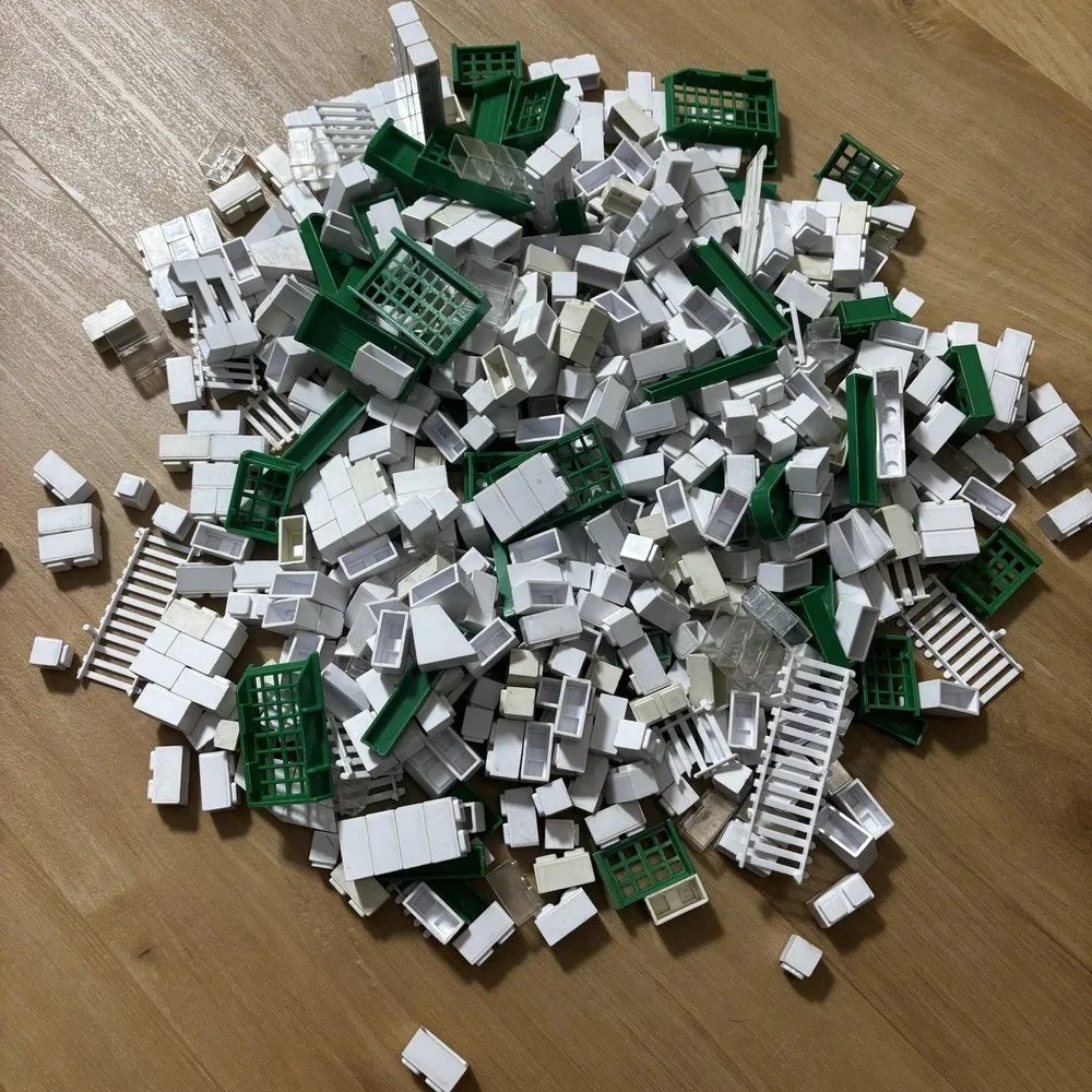 VTG 50s BLOCK CITY Plastic Blocks 600 Pcs Building White Green Clear Fences Door